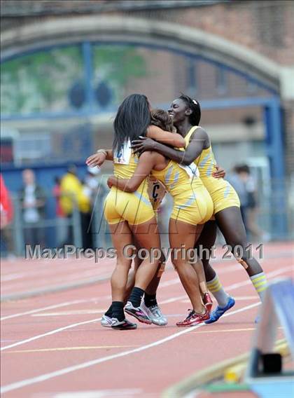 Thumbnail 2 in 117th Penn Relays (Girls 4x100m Final) photogallery.