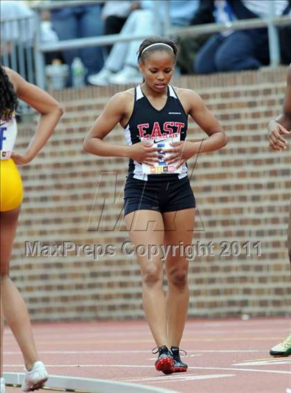 Thumbnail 3 in 117th Penn Relays (Girls 4x100m Final) photogallery.