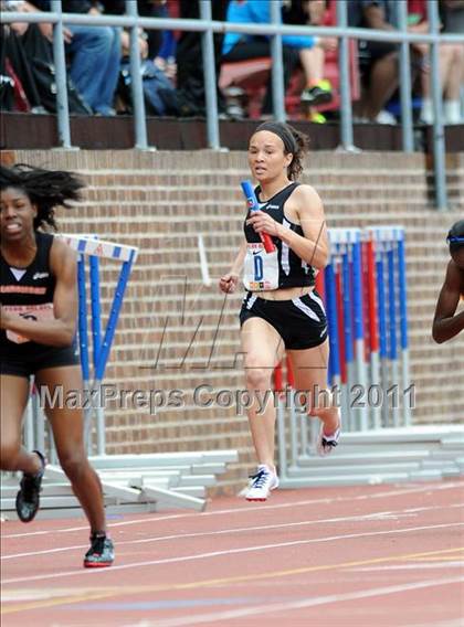 Thumbnail 2 in 117th Penn Relays (Girls 4x100m Final) photogallery.
