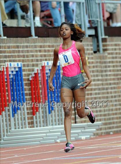 Thumbnail 3 in 117th Penn Relays (Girls 4x100m Final) photogallery.