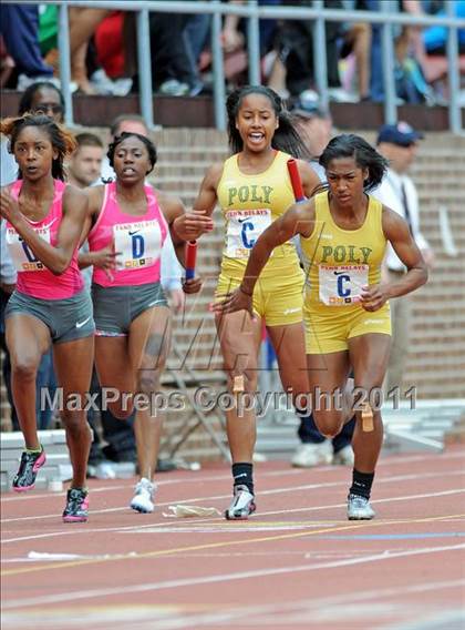 Thumbnail 2 in 117th Penn Relays (Girls 4x100m Final) photogallery.
