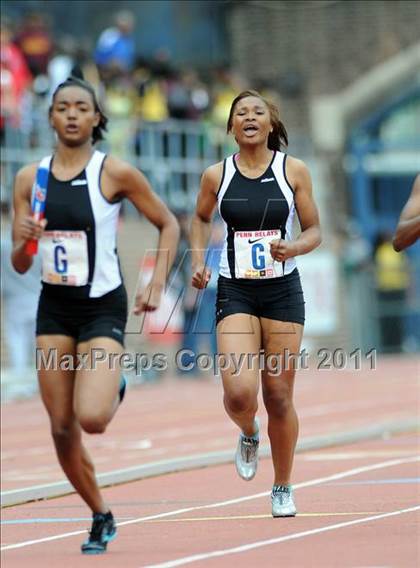 Thumbnail 2 in 117th Penn Relays (Girls 4x100m Final) photogallery.