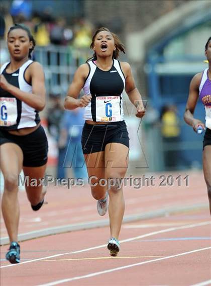 Thumbnail 1 in 117th Penn Relays (Girls 4x100m Final) photogallery.