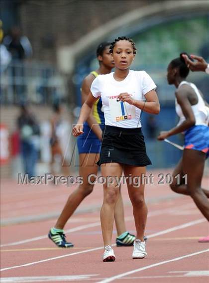 Thumbnail 3 in 117th Penn Relays (Girls 4x100m Final) photogallery.