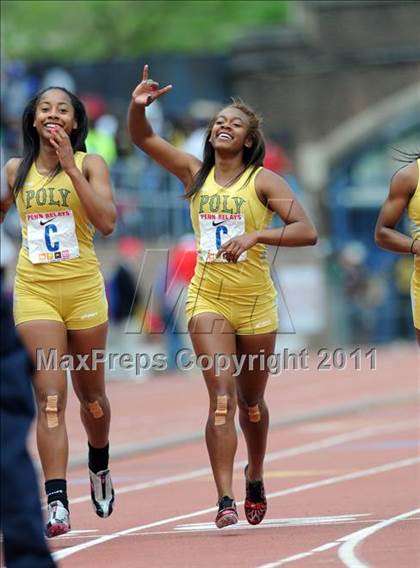 Thumbnail 2 in 117th Penn Relays (Girls 4x100m Final) photogallery.