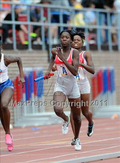 Thumbnail 3 in 117th Penn Relays (Girls 4x100m Final) photogallery.