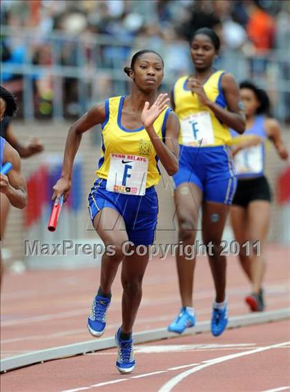 Thumbnail 1 in 117th Penn Relays (Girls 4x100m Final) photogallery.
