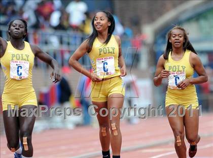 Thumbnail 1 in 117th Penn Relays (Girls 4x100m Final) photogallery.