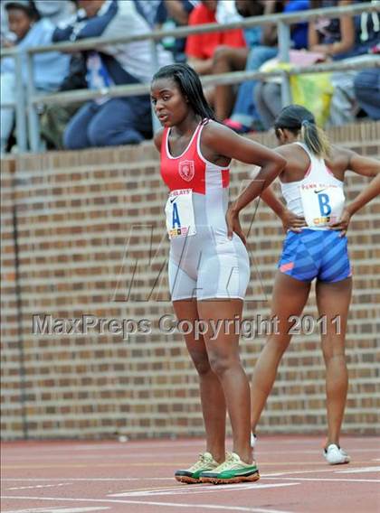 Thumbnail 2 in 117th Penn Relays (Girls 4x100m Final) photogallery.