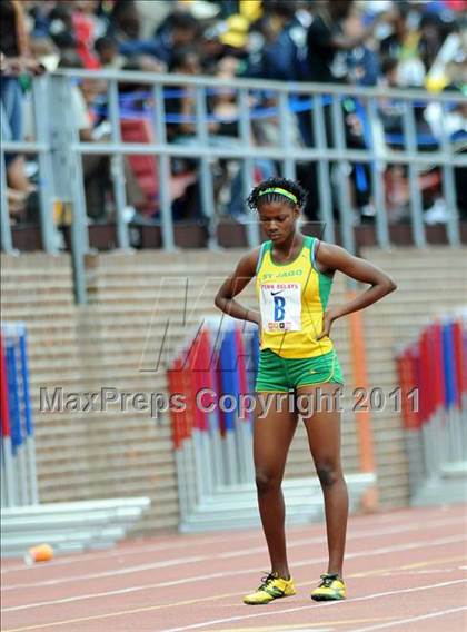 Thumbnail 1 in 117th Penn Relays (Girls 4x100m Final) photogallery.