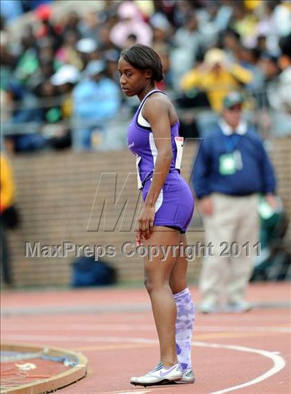 Thumbnail 1 in 117th Penn Relays (Girls 4x100m Final) photogallery.