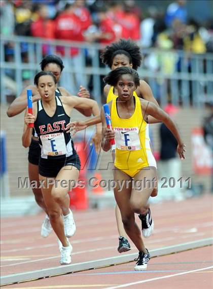 Thumbnail 2 in 117th Penn Relays (Girls 4x100m Final) photogallery.