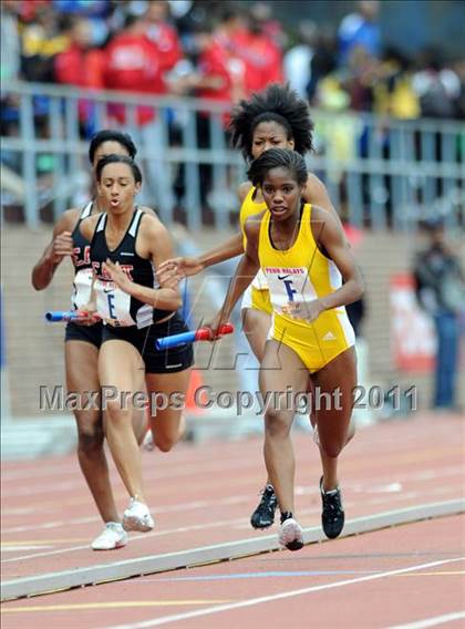 Thumbnail 1 in 117th Penn Relays (Girls 4x100m Final) photogallery.