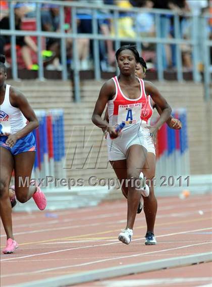Thumbnail 2 in 117th Penn Relays (Girls 4x100m Final) photogallery.