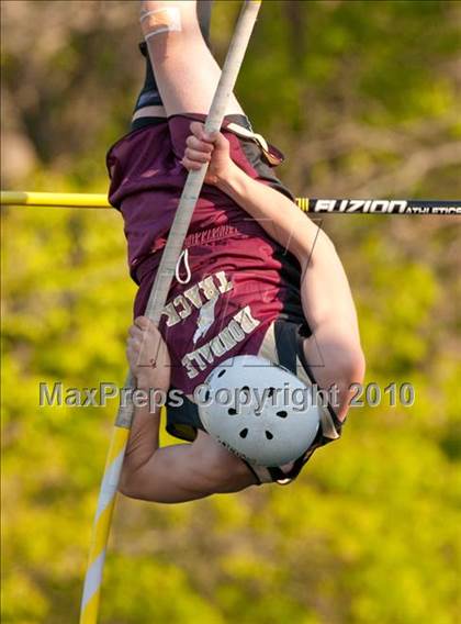Thumbnail 1 in True Team Section 6AAA (Boys Pole Vault) photogallery.