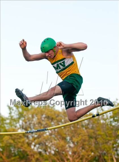 Thumbnail 1 in True Team Section 6AAA (Boys Pole Vault) photogallery.
