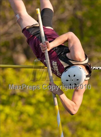 Thumbnail 2 in True Team Section 6AAA (Boys Pole Vault) photogallery.