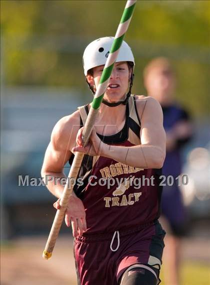 Thumbnail 2 in True Team Section 6AAA (Boys Pole Vault) photogallery.