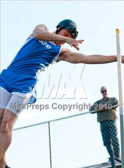 Thumbnail 1 in True Team Section 6AAA (Boys Pole Vault) photogallery.