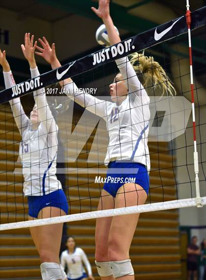 Thumbnail 3 in St. Ignatius vs. Green Valley (Durango Fall Classic) photogallery.