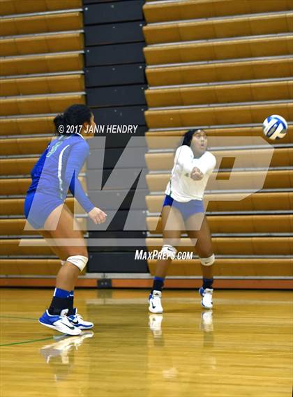 Thumbnail 3 in St. Ignatius vs. Green Valley (Durango Fall Classic) photogallery.