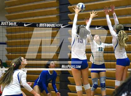 Thumbnail 3 in St. Ignatius vs. Green Valley (Durango Fall Classic) photogallery.