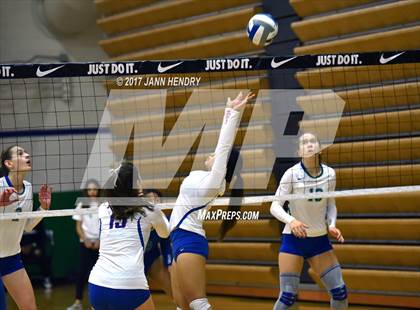 Thumbnail 2 in St. Ignatius vs. Green Valley (Durango Fall Classic) photogallery.