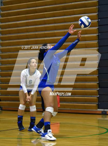 Thumbnail 2 in St. Ignatius vs. Green Valley (Durango Fall Classic) photogallery.