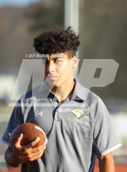 Thumbnail 3 in Oaks vs Chaminade <B>Wrong Year</B> photogallery.