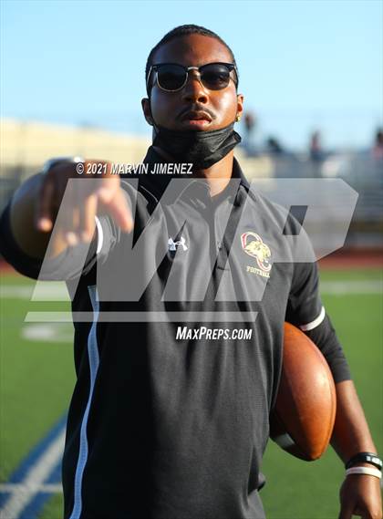 Thumbnail 3 in Oaks vs Chaminade <B>Wrong Year</B> photogallery.