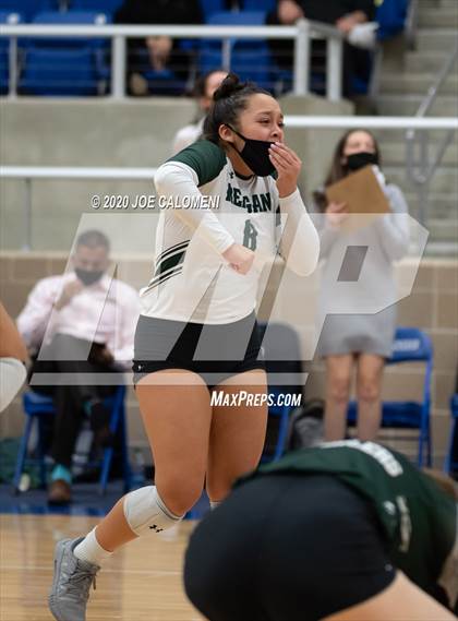 Thumbnail 1 in Brandeis vs Reagan [Ronald] (UIL 6A Regional Playoff) photogallery.