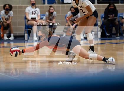 Thumbnail 1 in Brandeis vs Reagan [Ronald] (UIL 6A Regional Playoff) photogallery.