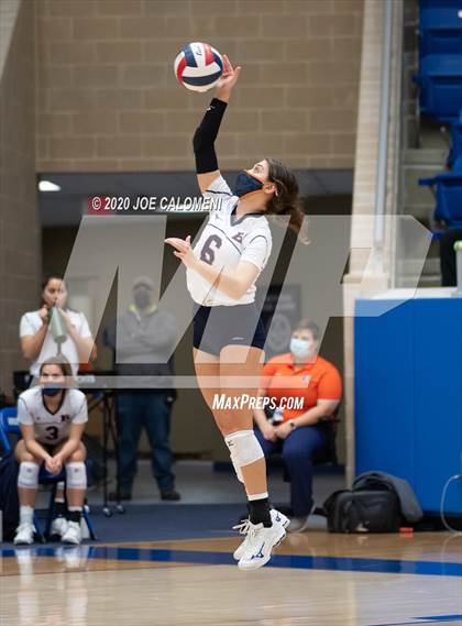 Thumbnail 2 in Brandeis vs Reagan [Ronald] (UIL 6A Regional Playoff) photogallery.