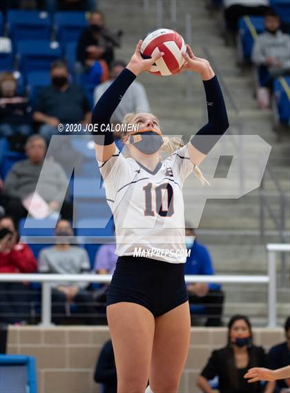 Thumbnail 3 in Brandeis vs Reagan [Ronald] (UIL 6A Regional Playoff) photogallery.