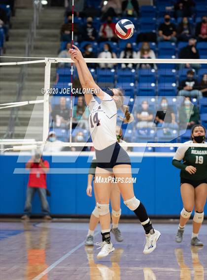 Thumbnail 3 in Brandeis vs Reagan [Ronald] (UIL 6A Regional Playoff) photogallery.