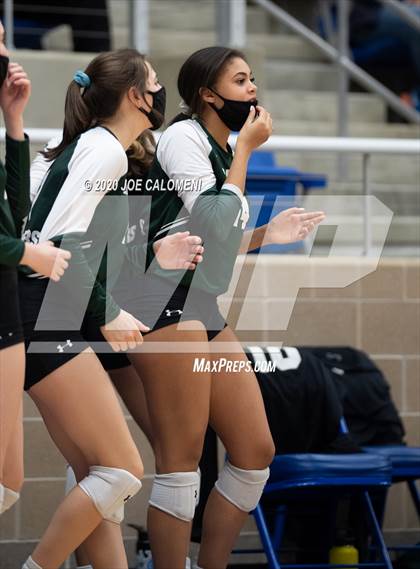 Thumbnail 3 in Brandeis vs Reagan [Ronald] (UIL 6A Regional Playoff) photogallery.