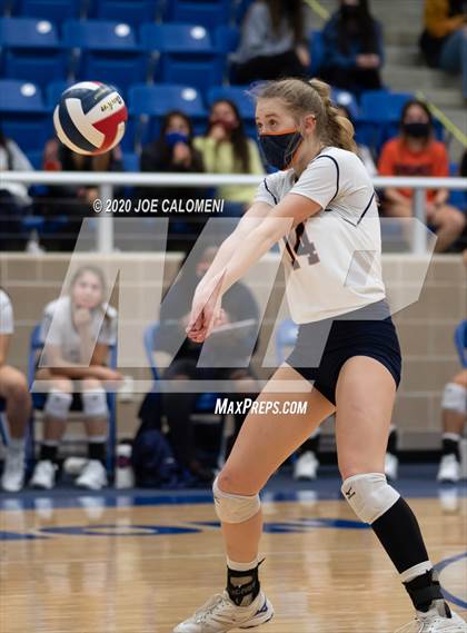 Thumbnail 1 in Brandeis vs Reagan [Ronald] (UIL 6A Regional Playoff) photogallery.