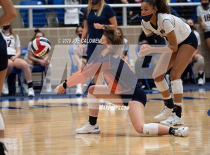 Thumbnail 2 in Brandeis vs Reagan [Ronald] (UIL 6A Regional Playoff) photogallery.