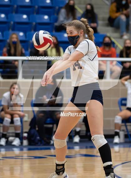 Thumbnail 2 in Brandeis vs Reagan [Ronald] (UIL 6A Regional Playoff) photogallery.