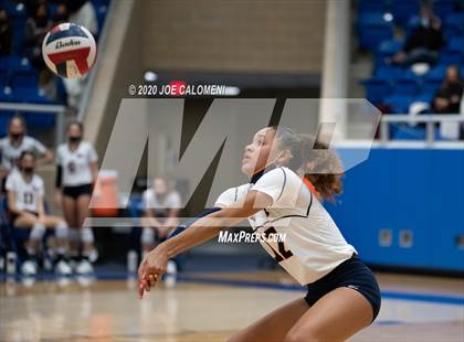 Thumbnail 2 in Brandeis vs Reagan [Ronald] (UIL 6A Regional Playoff) photogallery.