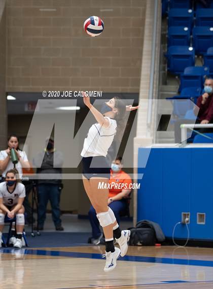 Thumbnail 3 in Brandeis vs Reagan [Ronald] (UIL 6A Regional Playoff) photogallery.