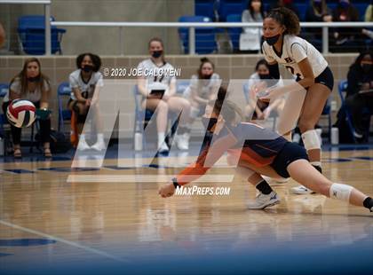 Thumbnail 3 in Brandeis vs Reagan [Ronald] (UIL 6A Regional Playoff) photogallery.