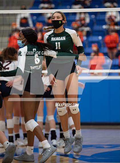 Thumbnail 1 in Brandeis vs Reagan [Ronald] (UIL 6A Regional Playoff) photogallery.
