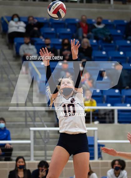 Thumbnail 2 in Brandeis vs Reagan [Ronald] (UIL 6A Regional Playoff) photogallery.