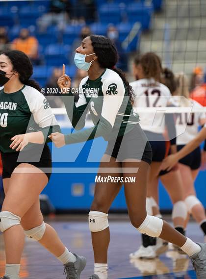 Thumbnail 1 in Brandeis vs Reagan [Ronald] (UIL 6A Regional Playoff) photogallery.