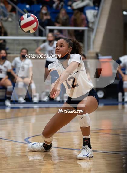 Thumbnail 3 in Brandeis vs Reagan [Ronald] (UIL 6A Regional Playoff) photogallery.
