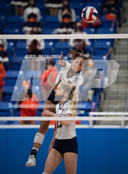 Thumbnail 2 in Brandeis vs Reagan [Ronald] (UIL 6A Regional Playoff) photogallery.