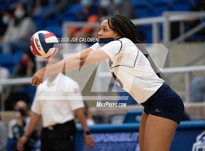 Thumbnail 3 in Brandeis vs Reagan [Ronald] (UIL 6A Regional Playoff) photogallery.