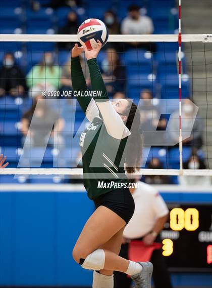 Thumbnail 2 in Brandeis vs Reagan [Ronald] (UIL 6A Regional Playoff) photogallery.