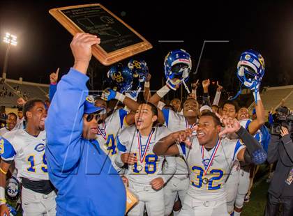 Thumbnail 3 in Narbonne vs. Crenshaw (CIF LA City Section D1 Final) photogallery.